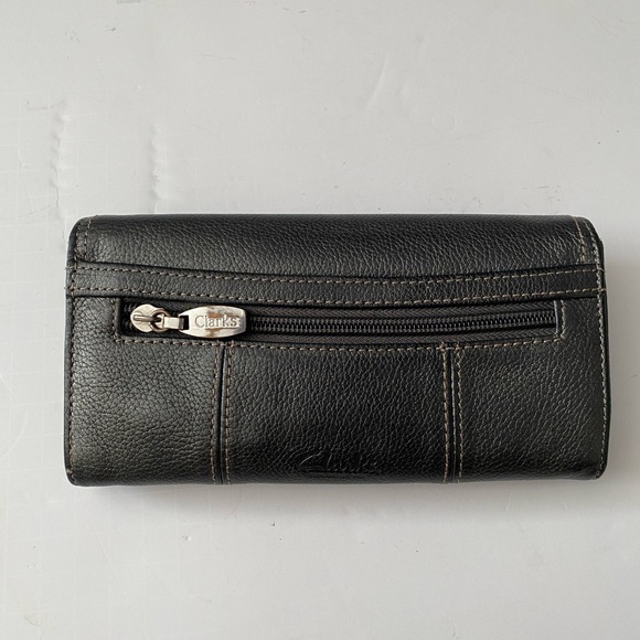 Clarks Pebble Leather Metallic Silver Gray Tri-Fold Wallet - Picture 5 of 11
